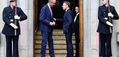 Emmanuel Macron bei Friedrich Merz in Berlin: Immerhin kein Fischbrötchen
