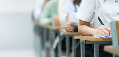 Studie zu Prüfungszeitpunkten: Die besten Chancen haben Sie zwischen 11 und 13 Uhr