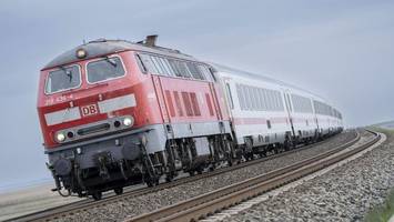 Sylt: Lebensgefahr auf Bahngleis – Radfahrer stoppt Zugverkehr