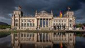 politbarometer: deutsche bewerten arbeit der bundesregierung nicht besser als ampel