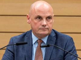 Baden-Württemberg: SPD-Landtagsvizepräsident bekennt sich zu Hakenkreuz-Skandal und tritt zurück