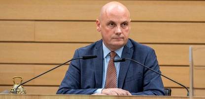 Baden-Württemberg: Landtagsvizepräsident bekennt sich zu Hakenkreuz-Skandal und tritt zurück