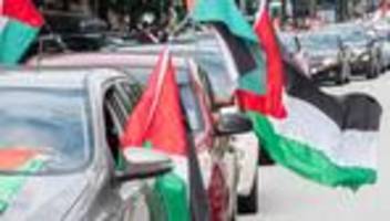 nahost-konflikt: propalästinensischer autokorso fährt durch hamburg