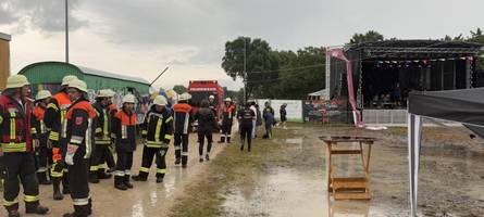 das festival „der krater bebt“ wird wegen unwetter evakuiert