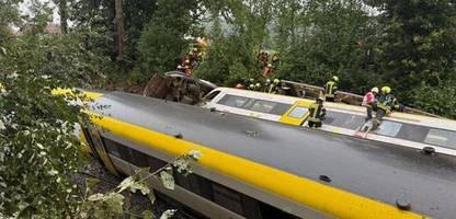 Regionalzug entgleist in Oberschwaben – Rettungskräfte suchen nach Fahrgästen