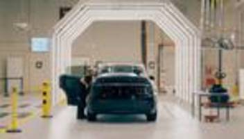 Teslafabrik in Grünheide: Schindet Tesla seine Arbeiter?