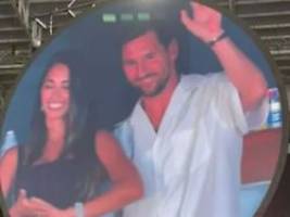 Bitte lächeln, nicht ducken!: Coldplays Kiss-Cam erwischt Lionel Messi