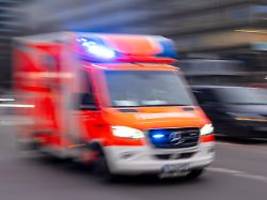 einsatzkräfte beeindruckt: achtjährige rettet kranke mutter mit notruf