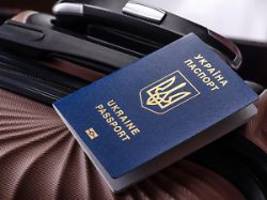 Einsparung beim Bürgergeld?: CSU: Wehrfähige Ukrainer sollen arbeiten oder Land verlassen