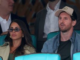 eheleute: lionel messi gerät in die riskante „coldplay“-kiss-cam