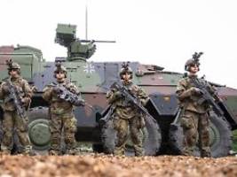 Boxer, Patria und Eurofighter: Ministerium plant mit Multimilliarden für neue Panzer und Jets
