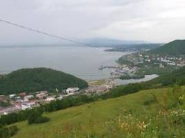 Mehrere Meter hohe Welle: Tsunami trifft auf Russland