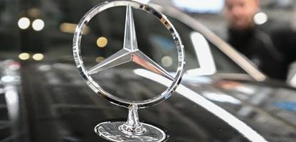 Mercedes-Benz: Gewinn bricht um mehr als die Hälfte ein - Zölle und Sparprogramm belasten
