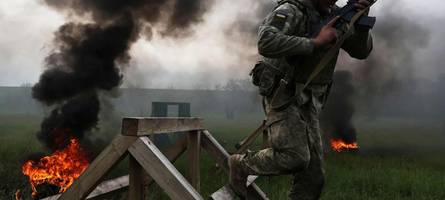 russische rakete trifft ukrainische heeresschule
