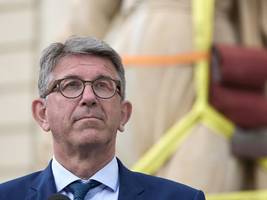 kulturpolitik: mit eingebauter daumenschraube