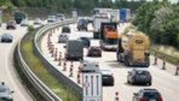 volle autobahnen: rückreisewelle startet nächste woche in ostdeutschland
