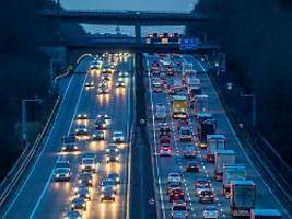 brutale gewinneinbrüche: Ära der selbstzufriedenheit bei deutschlands autobauern muss enden