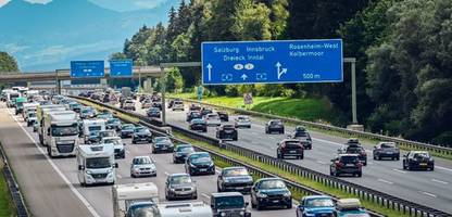 Bayern: Autos sollen bei Stau auf der Autobahn bleiben müssen