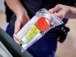 Alte Geräte an Flughäfen: Mehr Flüssigkeit im Handgepäck erlaubt - Deutsche müssen warten