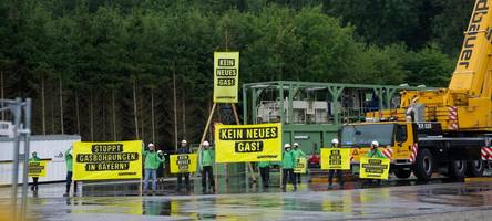 greenpeace protestiert auf bohrplatz in reichling gegen gasförderung