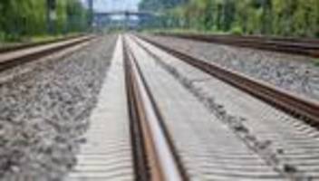 deutsche bahn: bahnstrecke in nrw nach brandanschlag wieder freigegeben