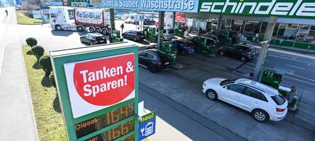 tanken am irschenberg, am brenner oder am gardasee? die benzinpreise auf dem weg in den süden