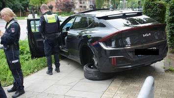 gefährliches autorennen in lohbrügge endet mit unfall