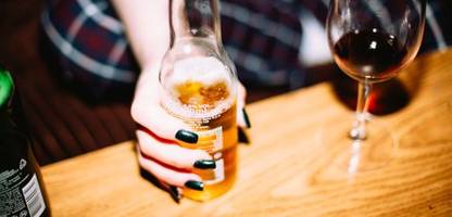 union und spd: gesundheitspolitiker zeigen sich offen für wein und bier erst ab 18