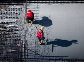 längere arbeitszeit nötig?: linken-chefin hält erhöhung des renteneintrittsalters für möglich