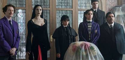 »wednesday« auf netflix: einzigartige familiendynamik