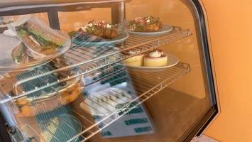 Neues Café an der Elbe ist geöffnet: Testphase für Kundenfeedback
