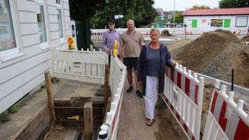 baustelle im binnenhafen: selbst für radler und fußgänger zu eng