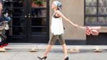 carrie bradshaw: sie brach herzen, rekorde und absätze
