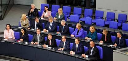 deutschlandtrend: zufriedenheit mit bundesregierung auf tiefstwert