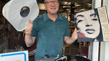 bekannter hamburger fotograf wird auf fehmarn zu „dj bernie“