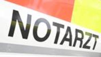 unfälle: kleinkind wird bei sturz aus fenster schwer verletzt