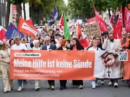 klage gegen abtreibungsverbot: klinik-chefarzt macht gegen katholischen arbeitgeber mobil