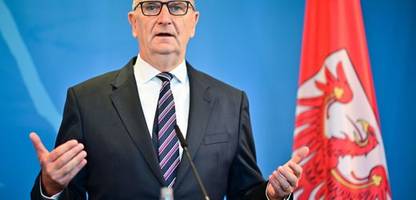 AfD-Einstufung als rechtsextrem: Woidke drängt auf inhaltliche Auseinandersetzung
