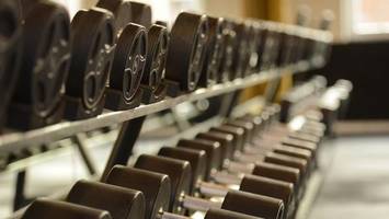 brutale tat im fitnessstudio – mann (48) droht lange haftstrafe