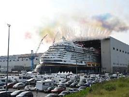 Drittes Schiff der Wish-Klasse: Kreuzfahrtschiff Disney Destiny verlässt Bauhalle der Meyer Werft