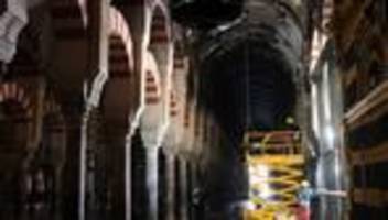 feuer: flammen im welterbe - córdoba-kathedrale entgeht katastrophe
