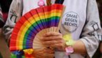 sachsen: csd in bautzen verläuft ruhig – 3.000 menschen demonstrieren