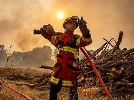 Feuerwehr dämmt Waldbrand ein: Wetterdienst erlässt für Halb-Frankreich eine Hitzewarnung