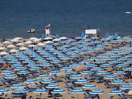 wenn das sonnenbaden luxus wird: italien verzweifelt an mondpreisen an den stränden