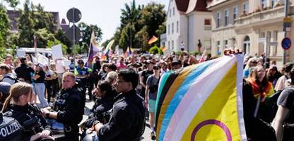 Bautzen: Großaufgebot der Polizei trennt CSD-Teilnehmer und Gegenproteste
