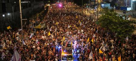 Zehntausende protestieren in Tel Aviv gegen den Gaza-Krieg