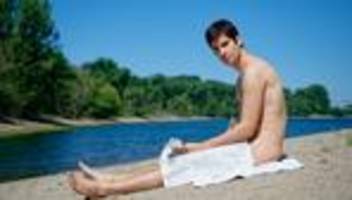 umstrittene politiker-reise: fkk-swinger-reise: die lust am strand ausleben