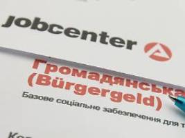 Geld, Wohnung, Bildung, Jobs: Bürgergeld-Debatte: Was steht Ukrainern in anderen Ländern zu?
