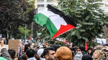 getötete journalisten in gaza: 250 menschen protestieren in berlin