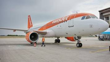 Nackt im Hotel: Easyjet stellt betrunkenen Piloten frei